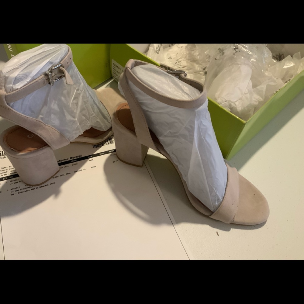 Nude Gianni Bini Heels